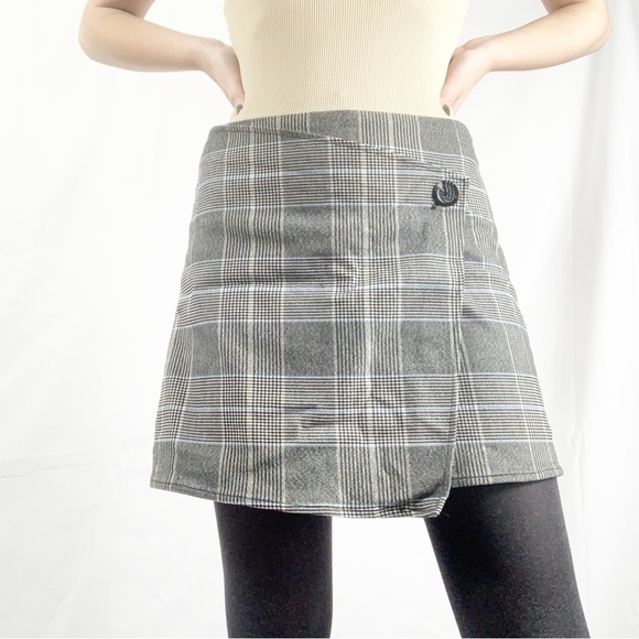 CLEARANCE -- Garage Gray Plaid Mini Skirt P/S – Y2K Insired - Picture 5 of 8
